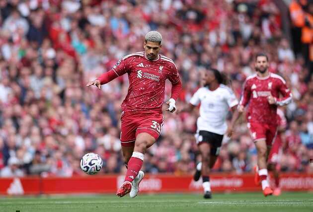 Ronald Araujo (7.0): Hơi thận trọng l&uacute;c đầu v&agrave; thi đấu chưa đ&uacute;ng phong độ khi Liverpool thiếu quyết t&acirc;m. Nh&igrave;n chung c&oacute; m&agrave;n tr&igrave;nh diễn tr&ograve;n vai. rời s&acirc;n ở ph&uacute;t 72.