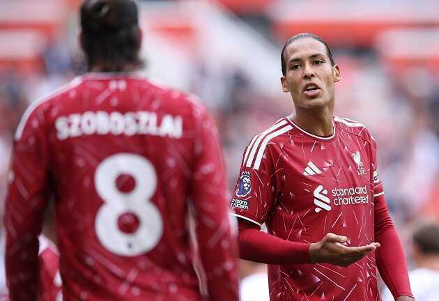 Virgil van Dijk (7.1): Thủ lĩnh chơi ổn định, &iacute;t mắc sai lầm nhưng thiếu sự b&ugrave;ng nổ. Phải tốn nhiều thời gian bọc l&oacute;t cho vị tr&iacute; hậu vệ tr&aacute;i ở hiệp một.