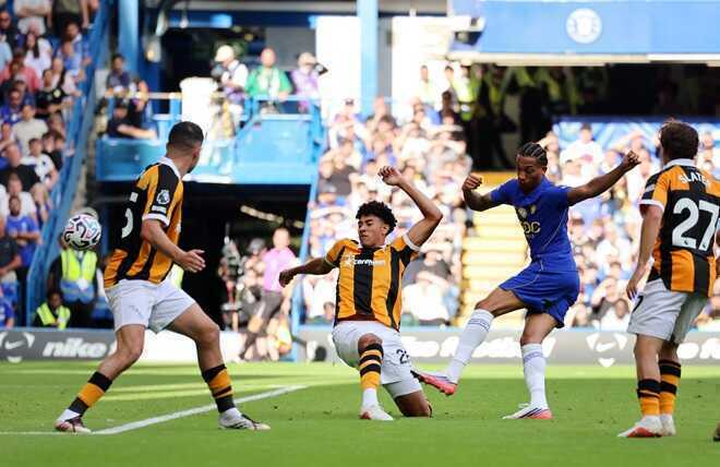 Joao Pedro tỏa sáng nhưng nỗi lo hàng thủ vẫn còn ở Chelsea
