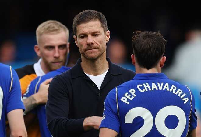 H&agrave;ng ph&ograve;ng ngự của Xabi Alonso tiếp tục cho thấy vấn đề. Ảnh: EPA.