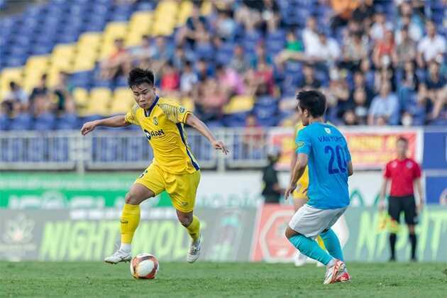 Lập cú đúp ở V-League, Quang Vinh sáng cửa đá chính U23 VN