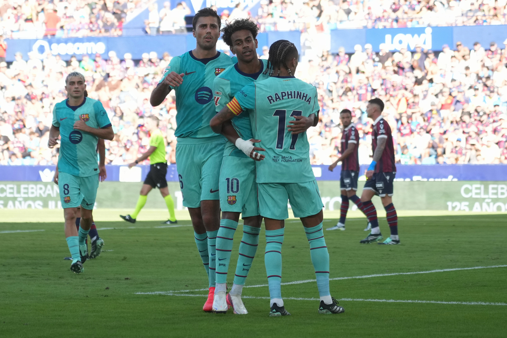 Yamal lập cú đúp trận thứ ba liên tiếp ở La Liga