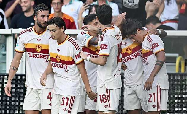 Đả bại Torino 2-0, Roma bay cao trên đỉnh Serie A