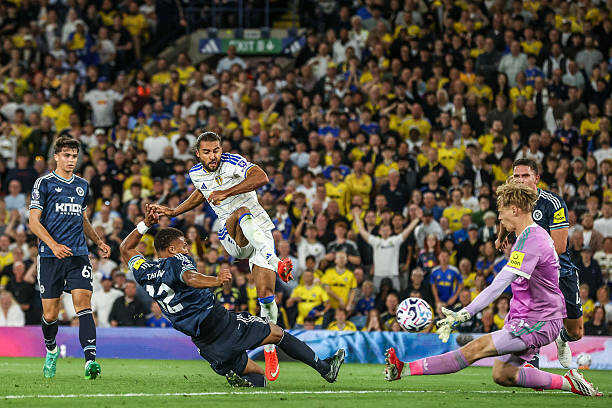 Đè bẹp Newcastle 4-1, Leeds chễm chệ ở top 3 NHA