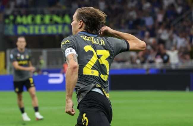 Barella ghi b&agrave;n cho Inter. Ảnh: EPA.