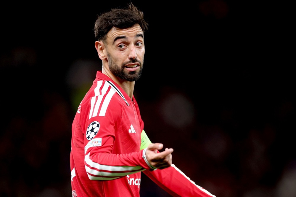 Michael Owen nói rõ điều MU phải làm với Bruno Fernandes