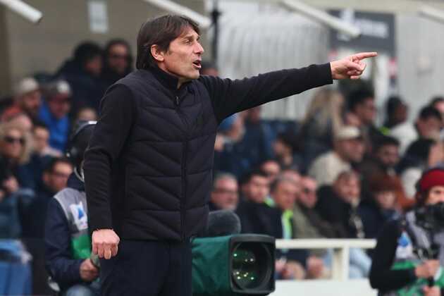 MU nhắm Antonio Conte thay thế Michael Carrick