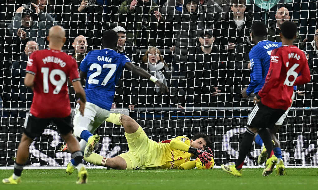 Scholes: `Man Utd khó vô địch với Lammens`