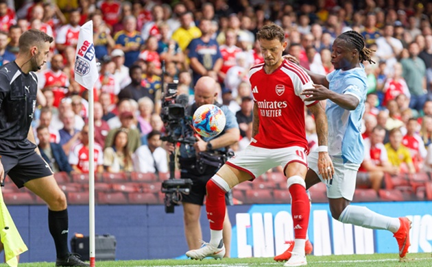 Vòng luẩn quẩn chấn thương của White và Timber ở Arsenal