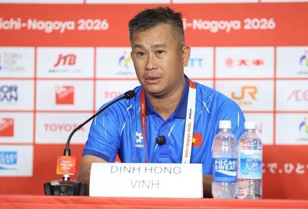 HLV Đinh Hồng Vinh hiểu r&otilde; &aacute;p lực sau trận h&ograve;a thất vọng. Ảnh: VFF
