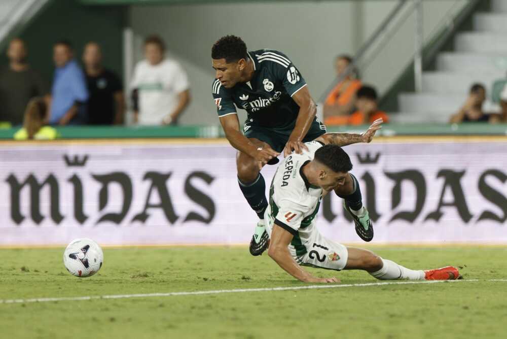 Jude Bellingham: 6.1 điểm. Kh&ocirc;ng để lại nhiều dấu ấn sau khi được HLV Jose Mourinho tung v&agrave;o s&acirc;n ở ph&uacute;t 68. Ảnh: EPA Images.