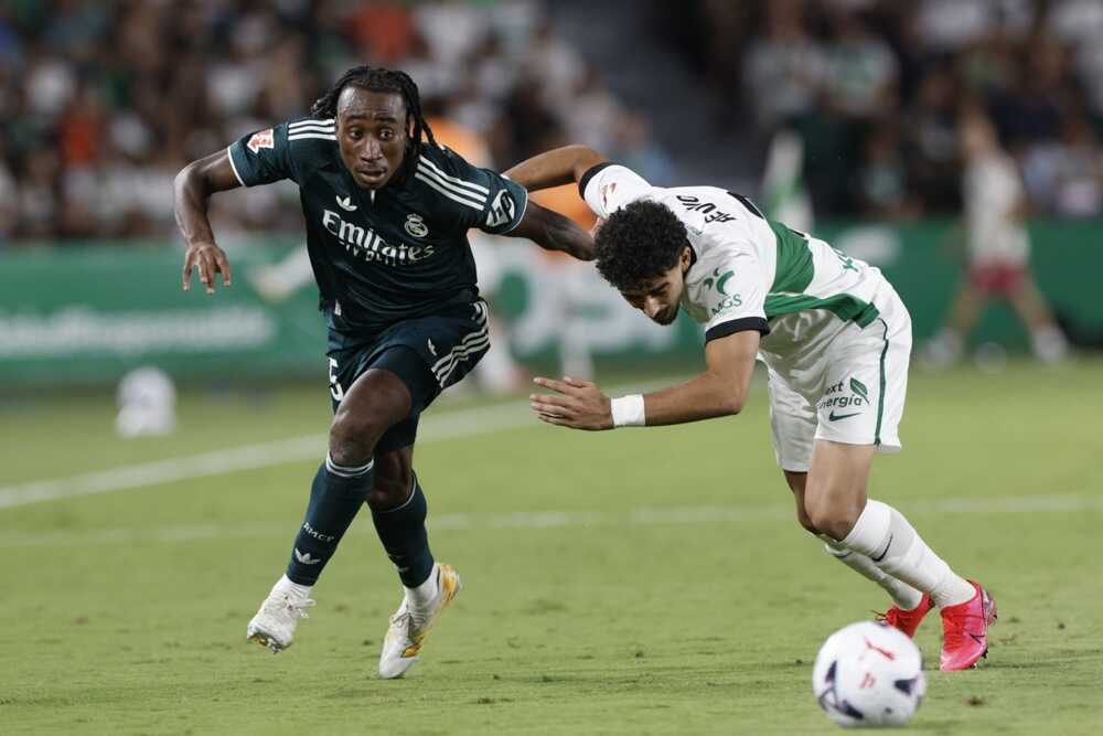 Yan Diomande: 7.2 điểm. Trong ng&agrave;y được xếp đ&aacute; ch&iacute;nh, t&acirc;n binh của Real Madrid ghi dấu ấn với 1 pha kiến tạo v&agrave; kh&ocirc;ng &iacute;t lần l&agrave;m khổ h&agrave;ng ph&ograve;ng ngự Elche. Ảnh: EPA Images.