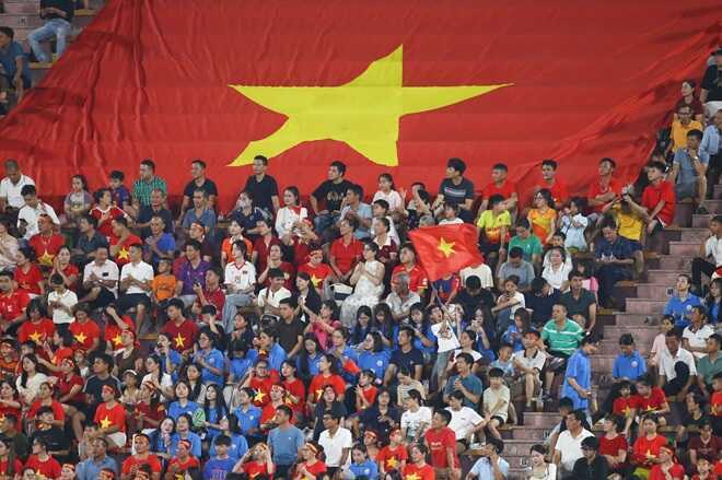 Việt Nam c&oacute; m&ocirc;i trường b&oacute;ng đ&aacute; cuồng nhiệt. Ảnh: VFF.