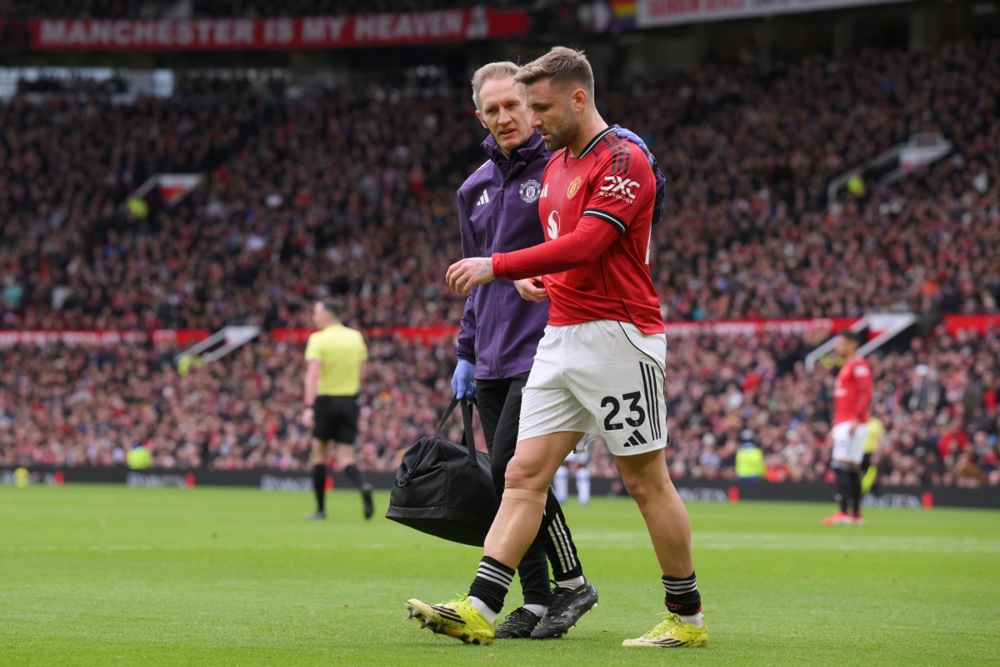 T&igrave;nh h&igrave;nh thể trạng của Luke Shaw vẫn l&agrave; vấn đề nhức nhối. Ảnh: EPA/Gary Oakley.