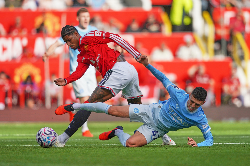 Vì sao Man Utd chơi tốt hơn khi không có bóng?