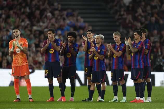 Cơn bão chuyển trạng thái của Barca cuốn phăng Racing Santander