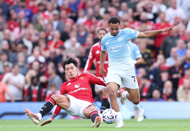 Man Utd khủng hoảng vì Carrick và Wilcox liên tiếp sai lầm