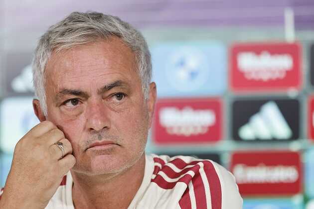 Mourinho hé lộ rào cản kết hợp Espi và Mbappe