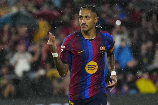 Raphinha định nghĩa lại vai trò trung phong tại Barcelona