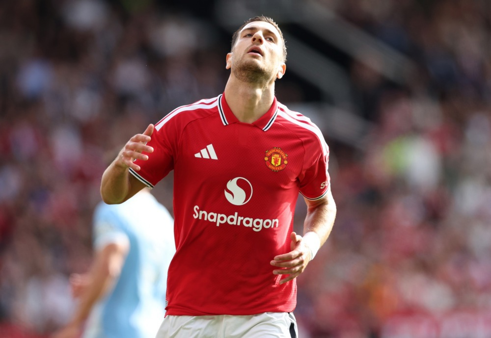 Đã đến lúc Carrick thay Dalot bằng mầm non của Carrington