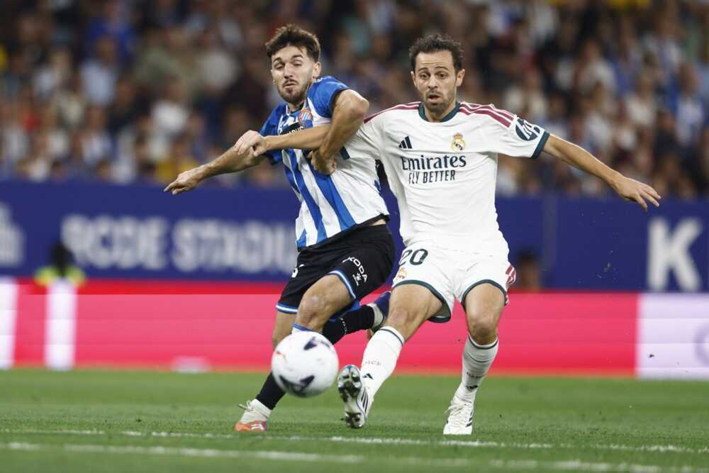 Silva l&agrave; mẫu tiền vệ duy nhất c&oacute; thể kiểm so&aacute;t b&oacute;ng tại Bernabeu l&uacute;c n&agrave;y. Ảnh: EPA IMAGES. 
