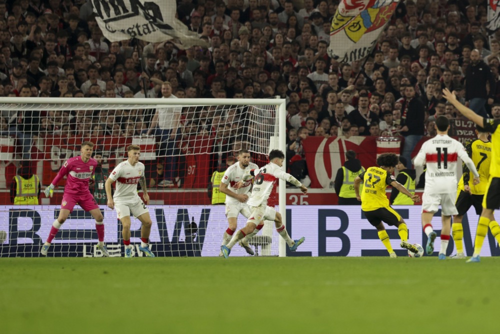 Soi trận Stuttgart vs Dortmund: Thử lửa ngôi đầu