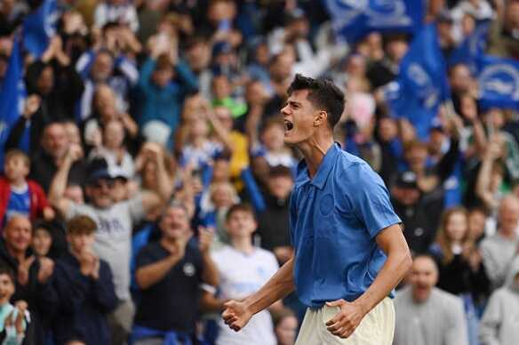 Chema Andr&eacute;s ghi b&agrave;n thắng n&acirc;ng tỷ số l&ecirc;n 3-0 cho Brighton. Ảnh: Mike Hewitt/Getty Images.