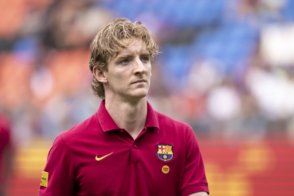 Vùi dập Santander 7-2, Barca gửi thông điệp tới Gordon