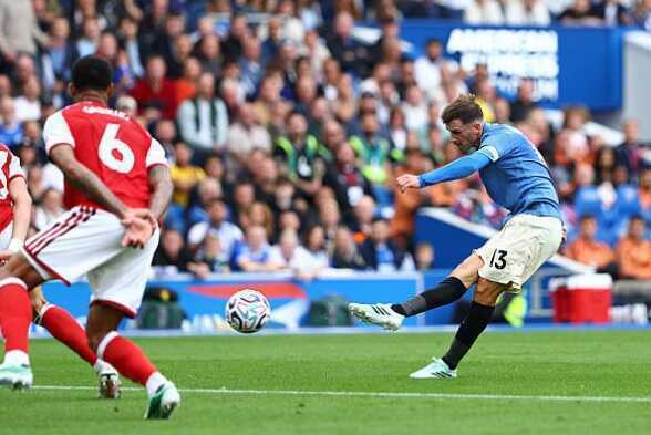 Alan Shearer cho rằng Arsenal có thể đã thủng lưới 7 bàn