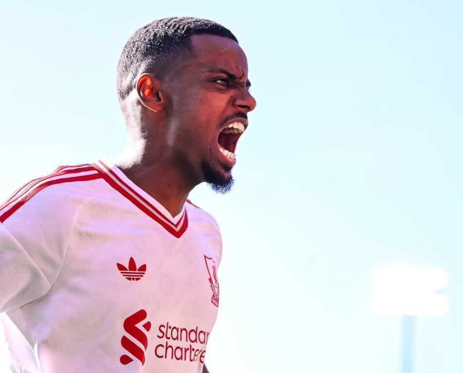 Isak tỏa sáng, Liverpool nhọc nhằn hạ Bournemouth
