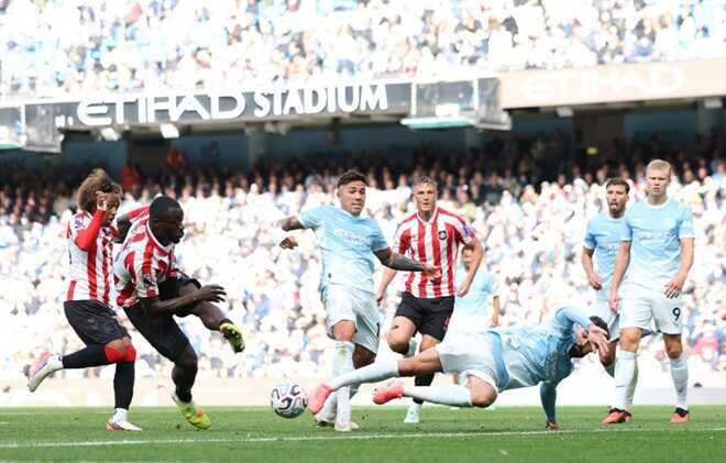 Màn trình diễn giúp Brian Brobbey xếp trên tất cả cầu thủ Man City