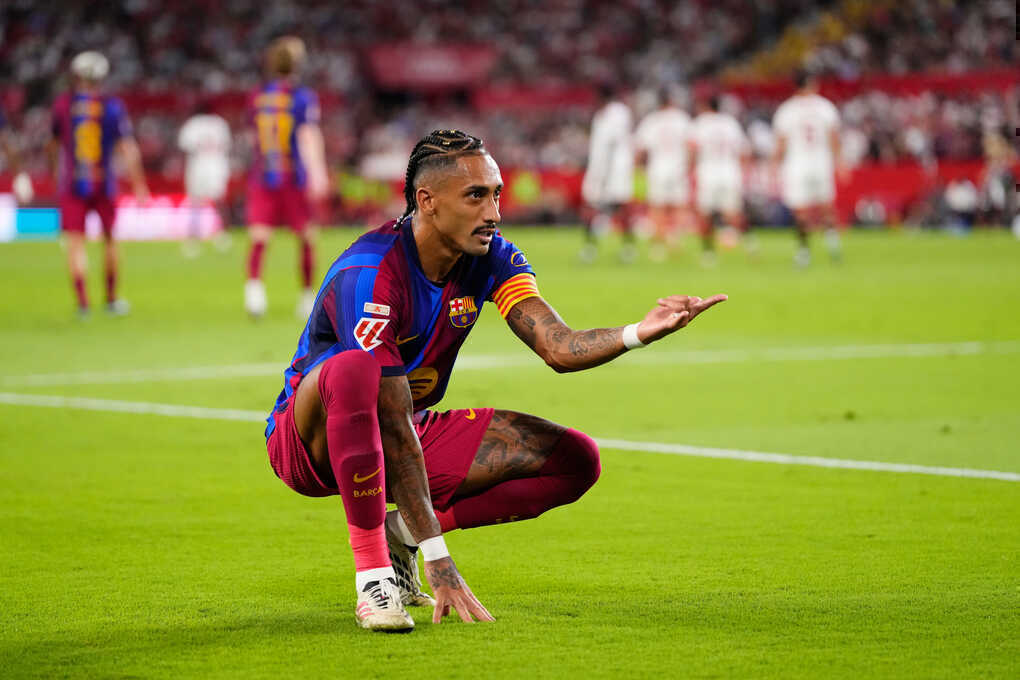 Raphinha lại lập hat-trick cho Barca
