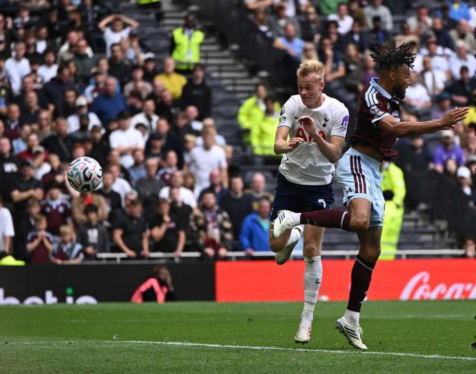 Stuart Pearce chê bai hậu vệ 52 triệu bảng của Spurs