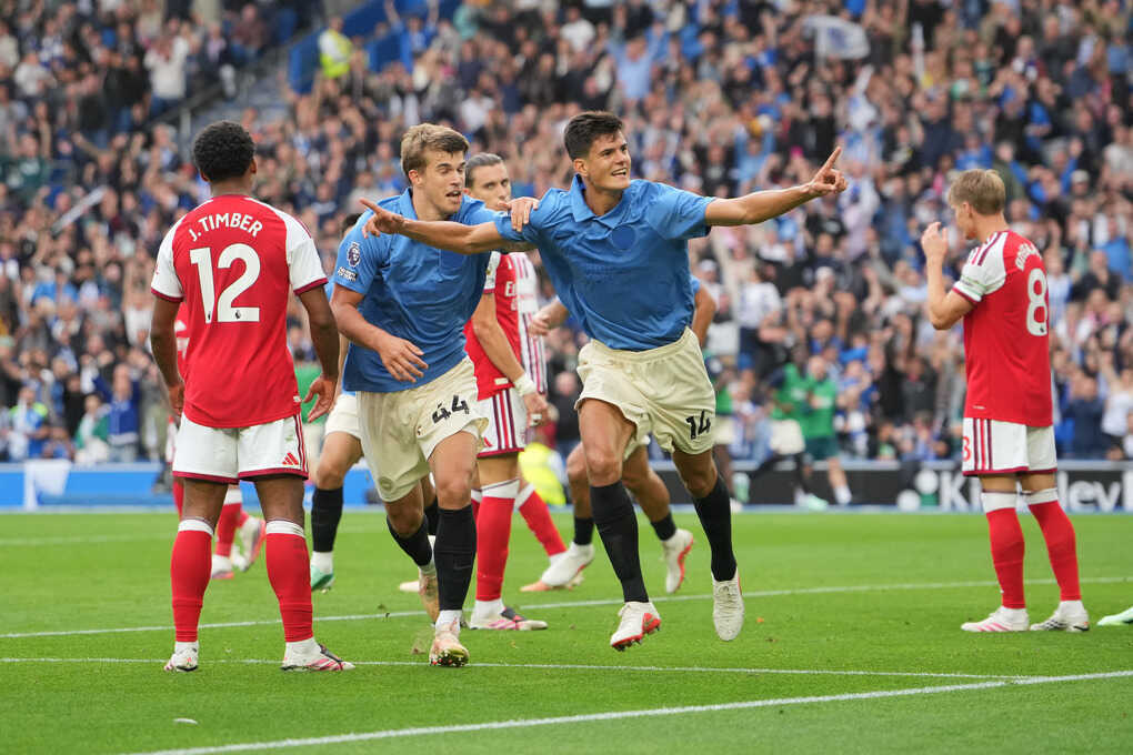 Vì sao Arsenal thua thảm Brighton?