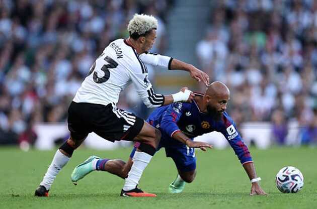 B&ecirc;n cạnh việc sa s&uacute;t phong độ, Man United đ&atilde; kh&ocirc;ng gặp may. Ảnh: