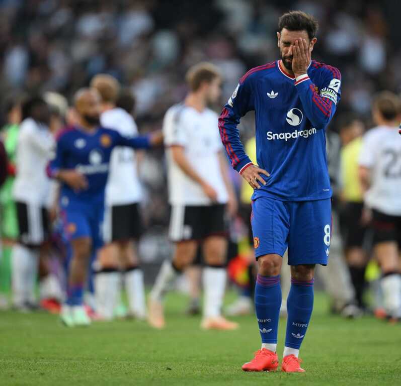 Neville mắng MU ~thảm hại~ vì màn đi bộ trước Fulham