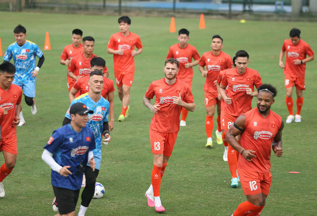 Tuyển Việt Nam: Hoàng Đức tập riêng, chạy đua cho FIFA ASEAN Cup