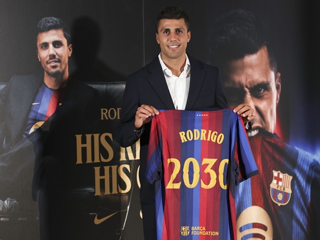 Bỏ qua Rodri là sai lầm chiến lược lớn của Real Madrid