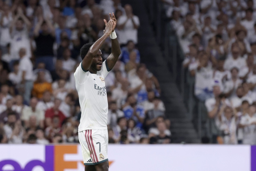 ~Cú lừa~ vụ Mourinho mất kiên nhẫn với Vinicius