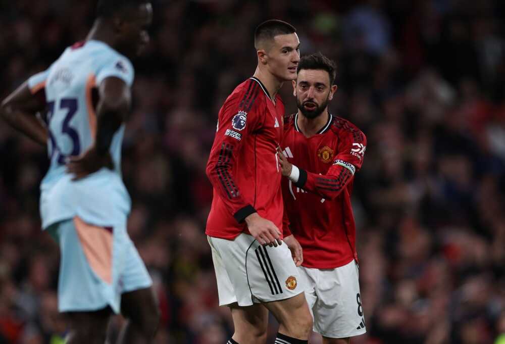 Man Utd đang trả gi&aacute; v&igrave; kh&ocirc;ng mua tiền đạo dự ph&ograve;ng cho Sesko. Ảnh: EPA IMAGES. 