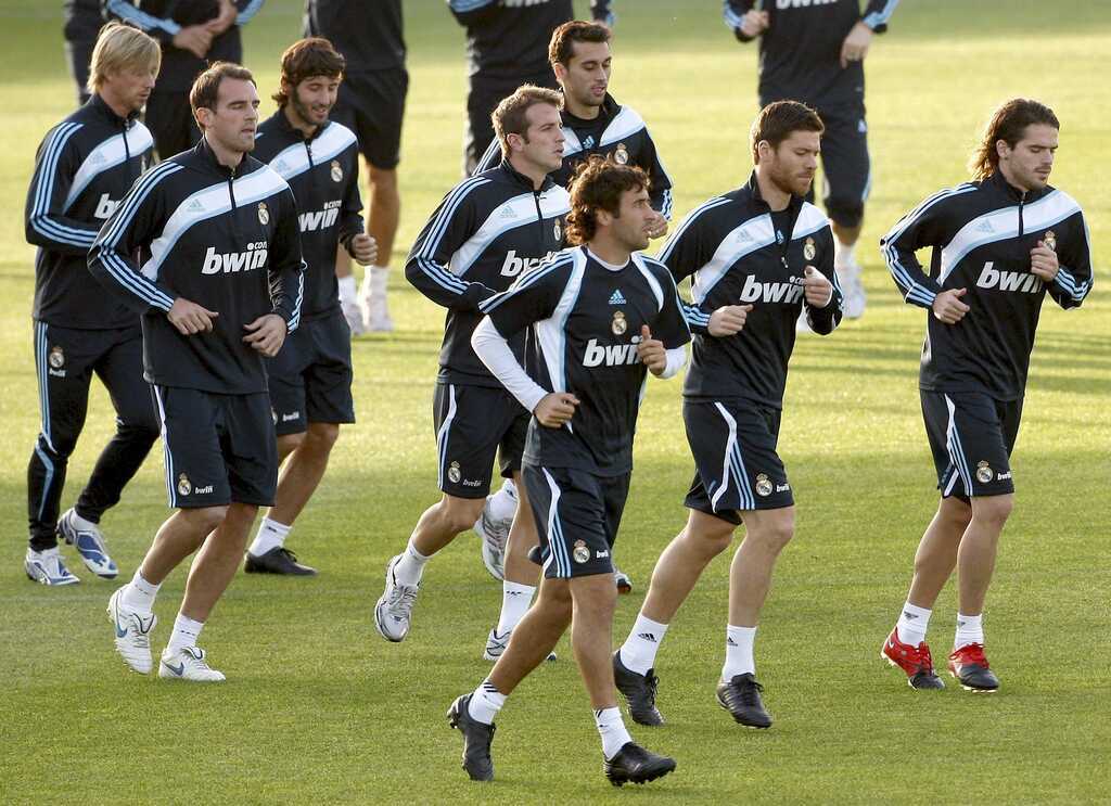 Nh&atilde;n quan chiến thuật gi&uacute;p Alonso c&agrave;n qu&eacute;t tuyến giữa Real. (Ảnh: EPA Images)