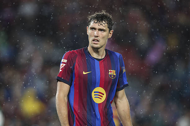 Barca tổ chức lễ công bố hợp đồng mới của Christensen