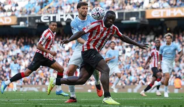 Toàn thắng 5 trận, Man City có thực sự an toàn ở ngôi đầu?