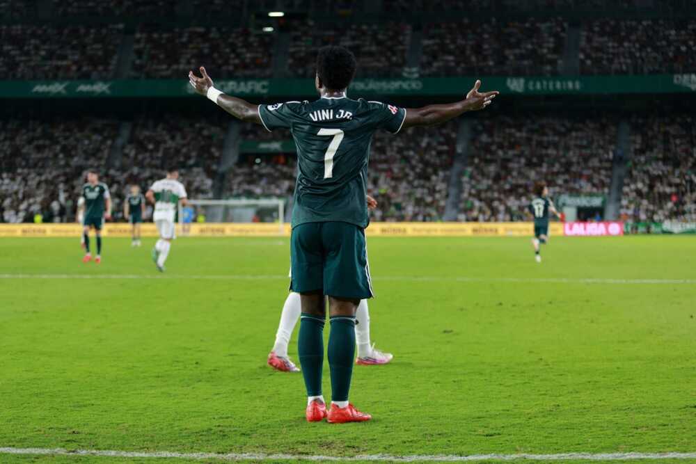 Vinicius đang trả giá đắt vì từ chối Arsenal
