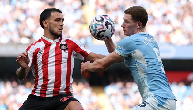 Elliot Anderson cho thấy m&igrave;nh gi&aacute; trị đến từng xu Man City bỏ ra. (Ảnh: EPA Images)