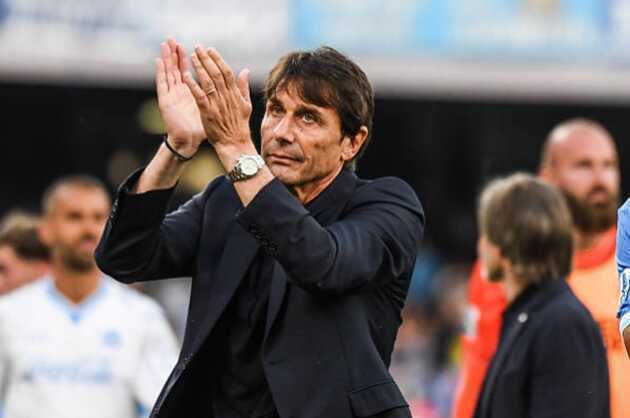 Hàng thủ vỡ vụn, Man Utd cần sa bàn 3 trung vệ của Conte