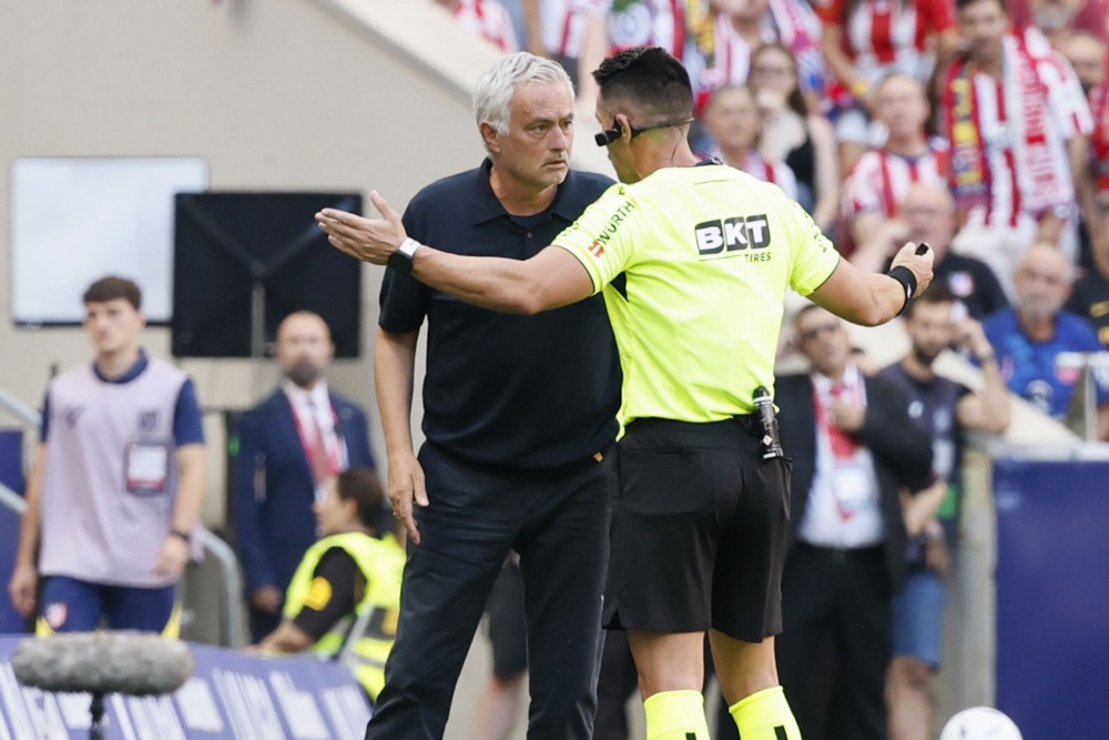 Baena lên tiếng mỉa mai Mourinho