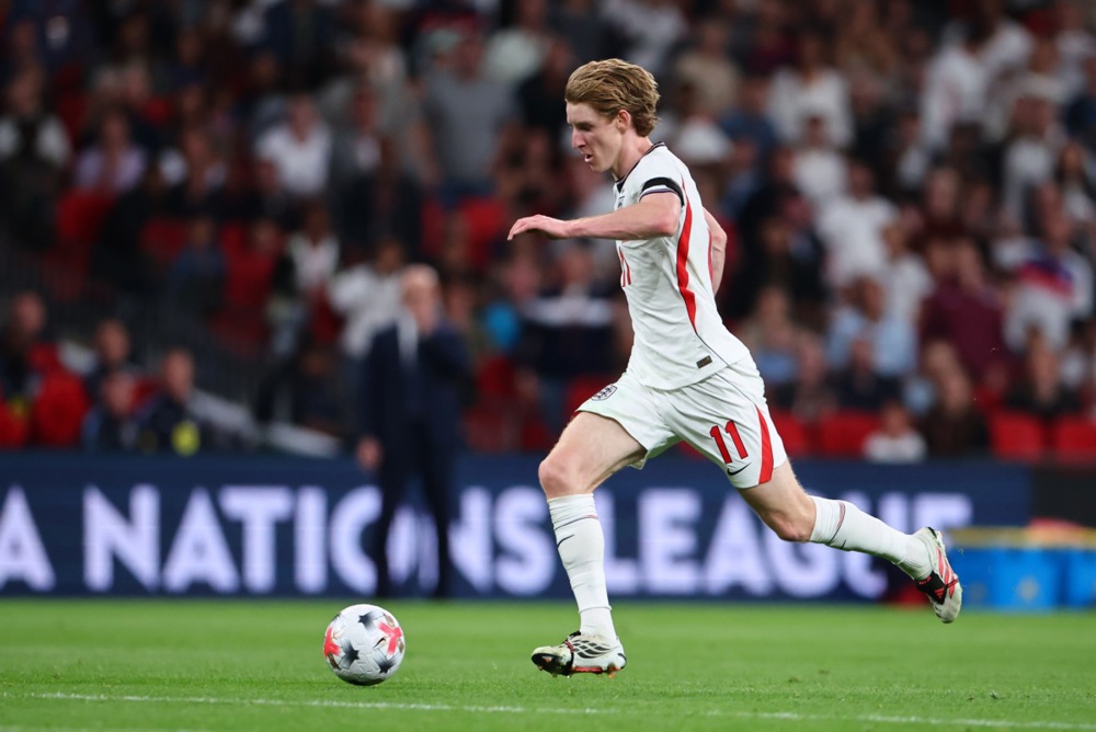 Bị thay ra sớm, Gordon vẫn lên tiếng bênh vực Tuchel