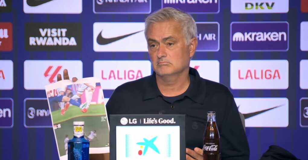 Valdano: `Kẻ thù lớn nhất của Mourinho không phải Barca, mà là thời gian`
