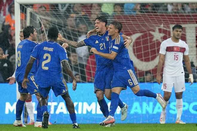 Bastoni nhận trách nhiệm sau nỗi đau World Cup của Ý